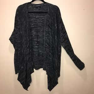 Lightweight cardigan with fantastic sleeve accents